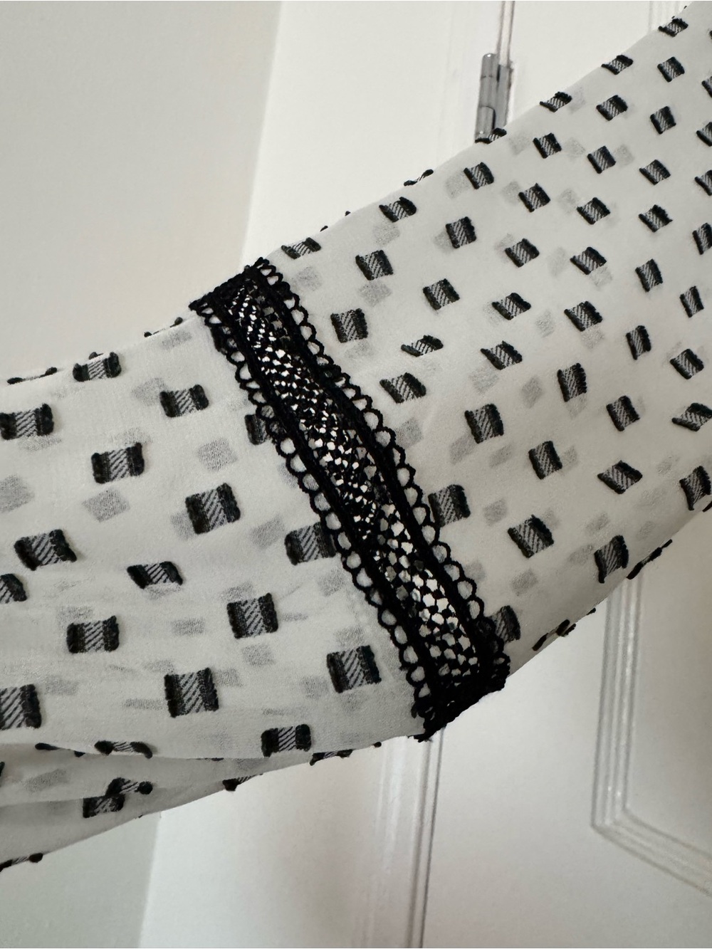 Shoshanna White Midi Dress with Black Geometric Print size 4 - Picture 5 of 10